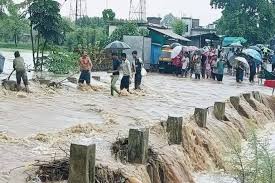 छतरपुर में बाढ़ से तबाही: दो की मौत, 15 लोगों का रेस्क्यू, कई जिलों में स्कूल बंद